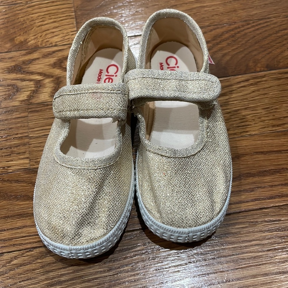 Size 25 gold sparkle cienta sneakers